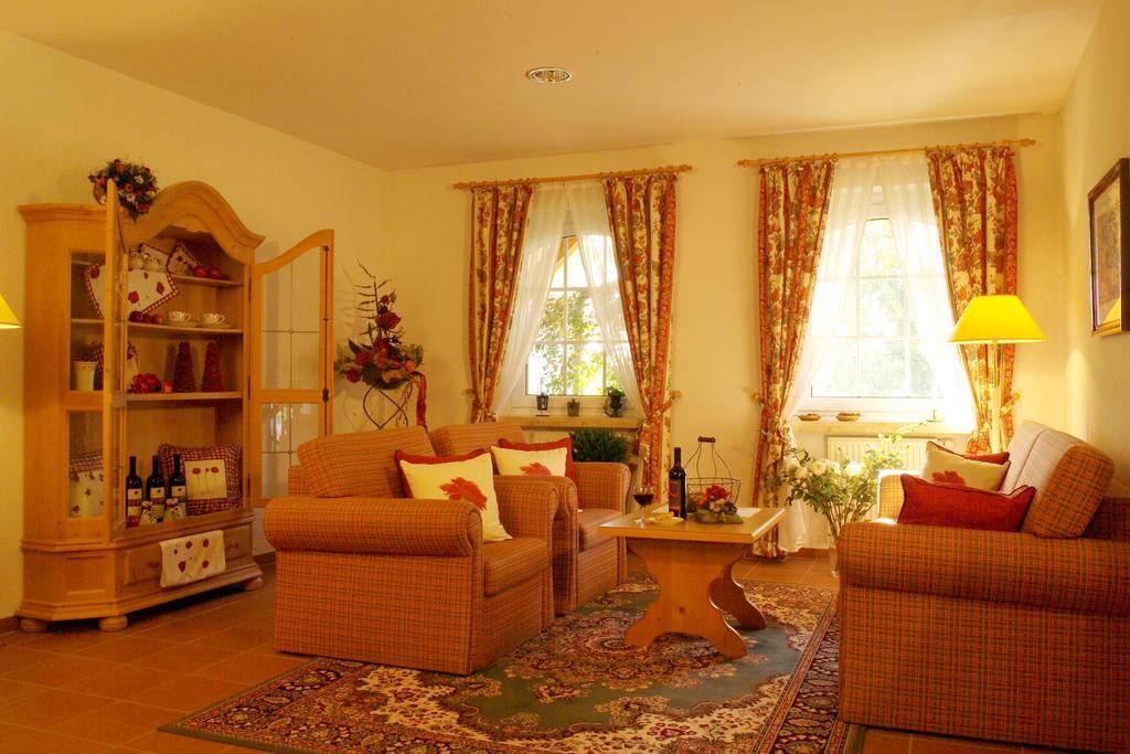 Landhaus Mueritzgarten Hotel Garni Рёбель Экстерьер фото