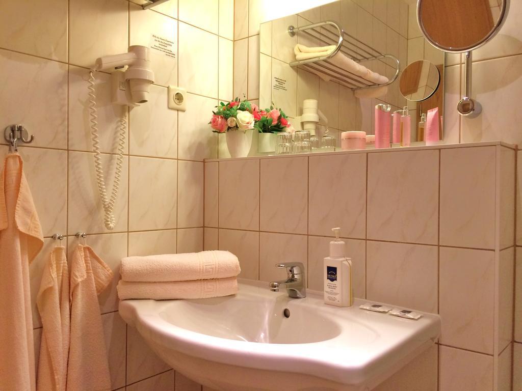 Landhaus Mueritzgarten Hotel Garni Рёбель Экстерьер фото