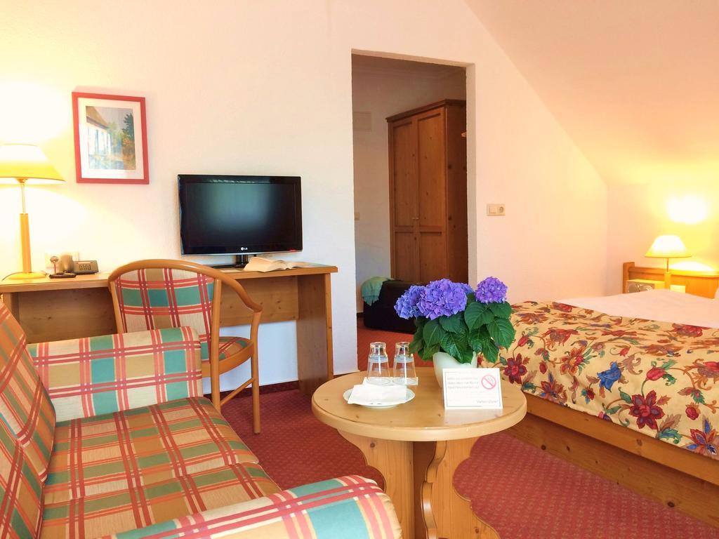 Landhaus Mueritzgarten Hotel Garni Рёбель Экстерьер фото