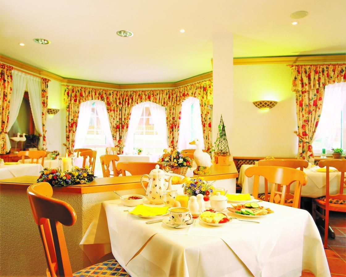 Landhaus Mueritzgarten Hotel Garni Рёбель Экстерьер фото