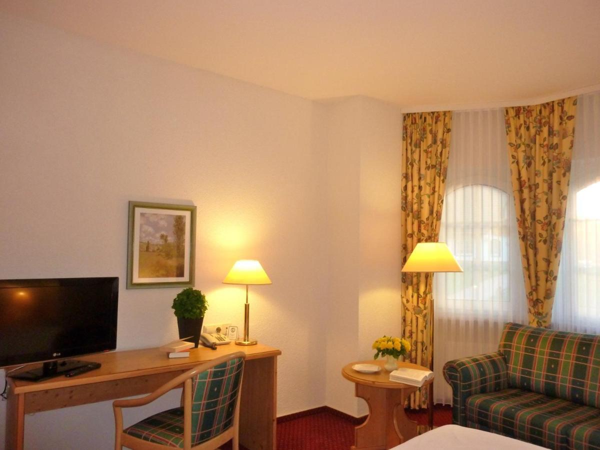 Landhaus Mueritzgarten Hotel Garni Рёбель Экстерьер фото