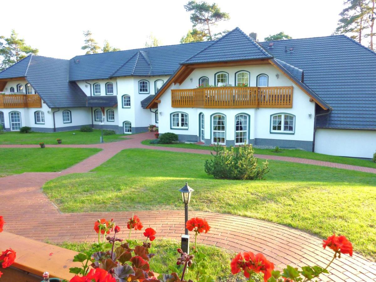 Landhaus Mueritzgarten Hotel Garni Рёбель Экстерьер фото